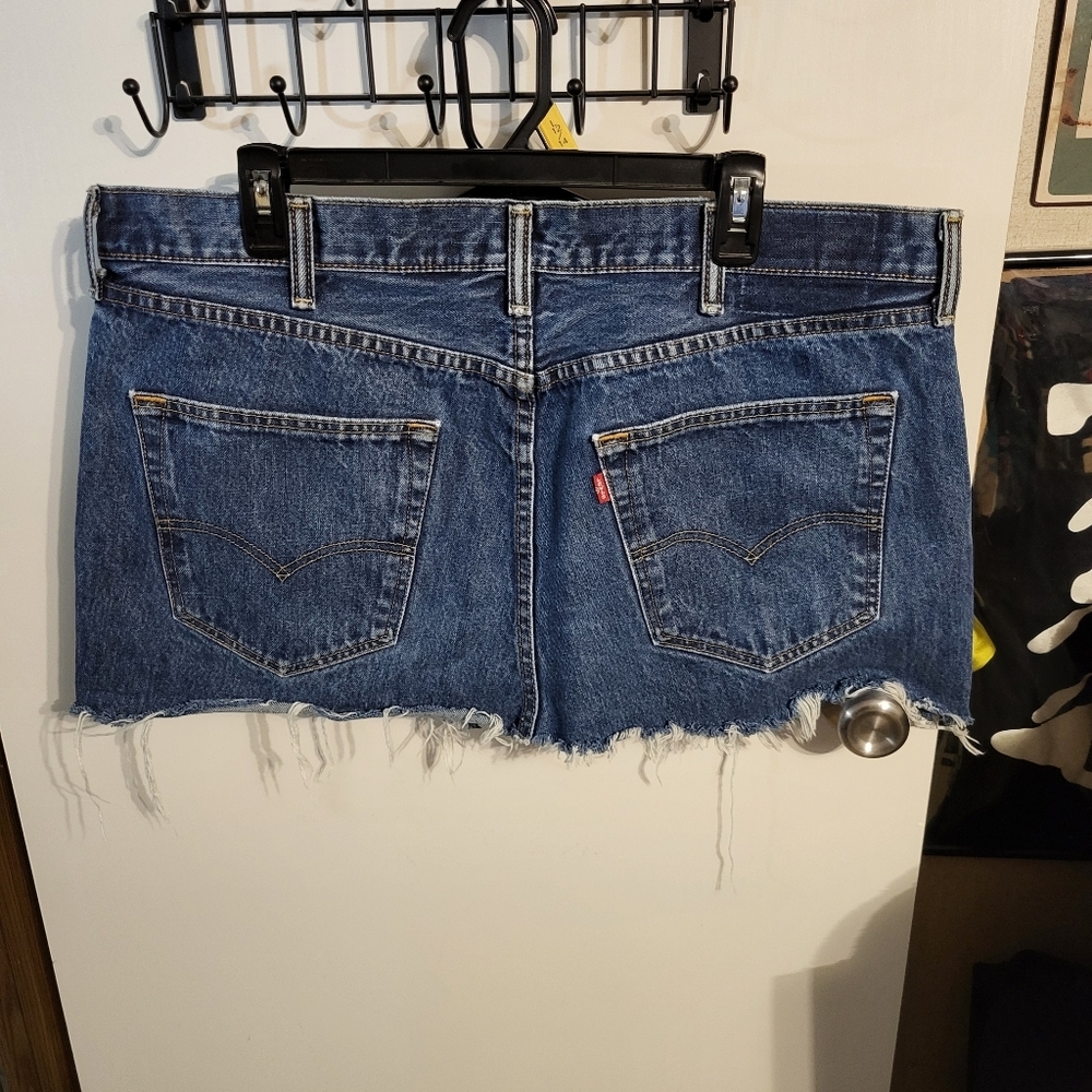 WOMANS LEVIS RAW HEM DENIM MINI SKIRT SZ 38 - Picture 2 of 7